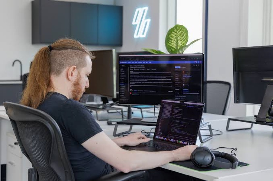 Discover the top 10 AI development companies in India offering innovative AI solutions, machine learning, automation, and custom software development. Compare their expertise, services, technologies, and industry experience to find the right AI development partner for your business growth and digital transformation needs.